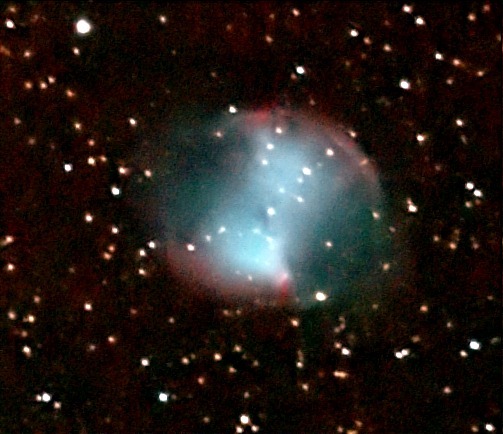 M27, Aufnahme durch 250/1016mm SN mit Pentax ist*DL2, 3 Aufnahmen je 30s bei 3200 ASA gemittelt mit RegiStax